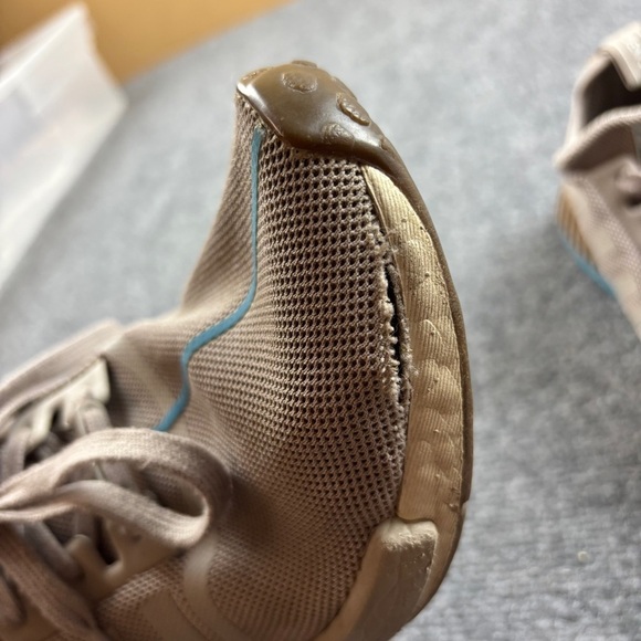 ADIDAS Women’s Originals Nmd R1 Star Wars Rey Runner Sneaker size: 9 - Picture 12 of 16